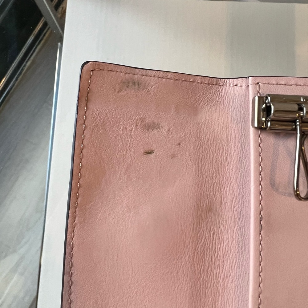 Louis Vuitton pink key case - Picture 3 of 6